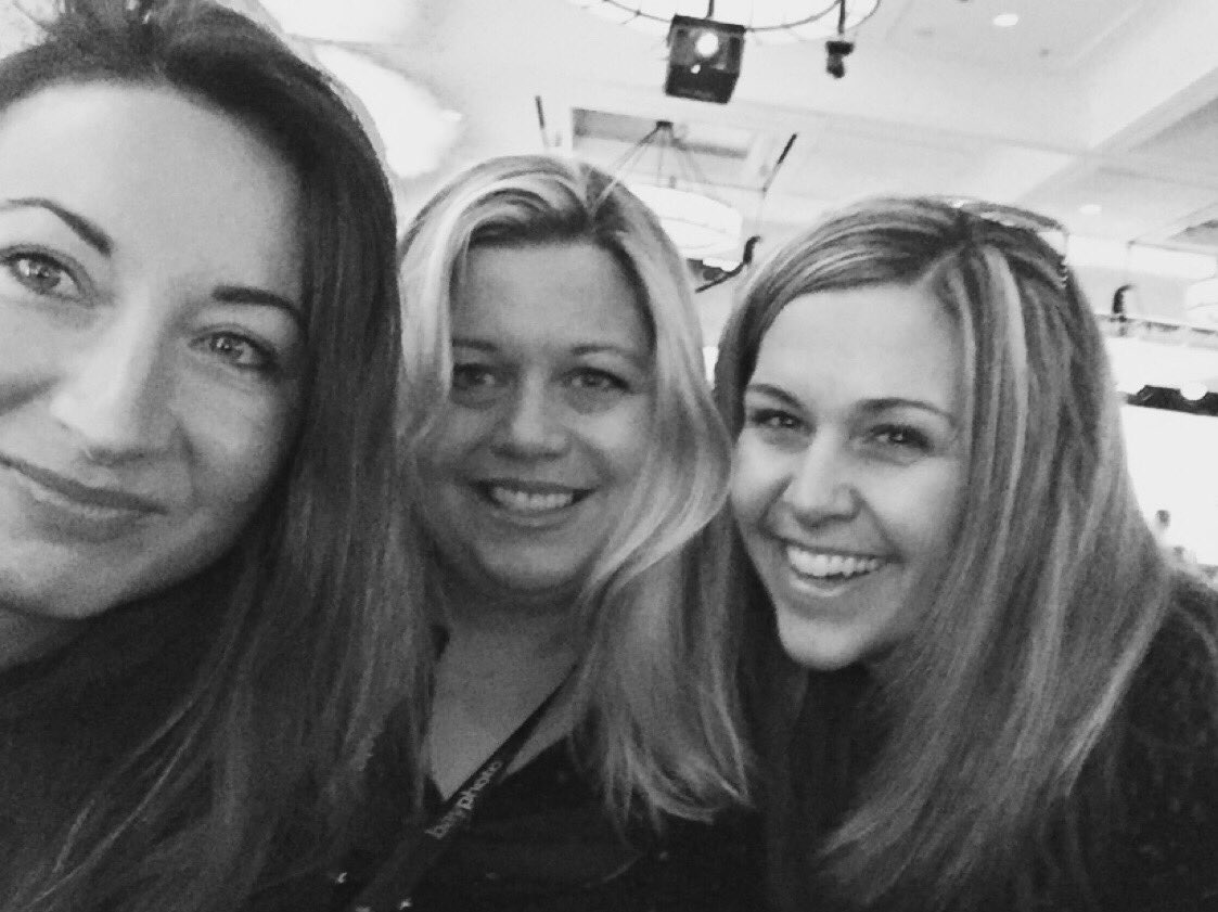 EdytaGrazman's tweet photo. Shoot, learn, party with some of my fave amigas! #Shutterfest #shootlearnparty #Shutterfest2016 https://t.co/i0uuLbIsZu