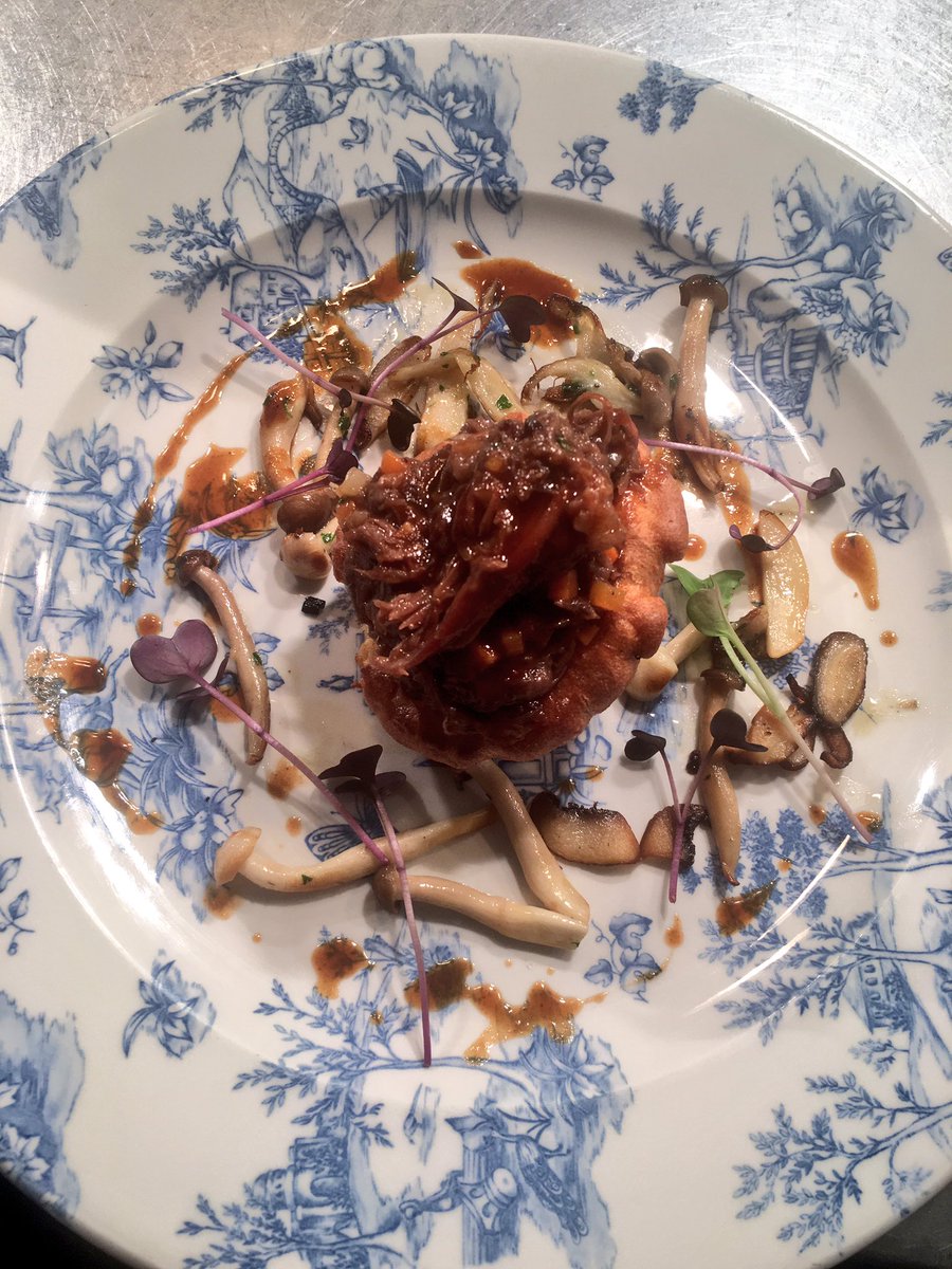 theprochefonial's tweet image. Oxtail and mushroom Yorkie @Moloughneys