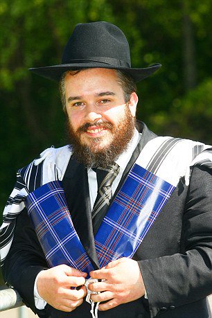 Kilty Pleasure - at last, a Kosher Tartan!
ow.ly/104Qqj