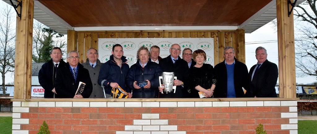 KilkennyCLG's tweet photo. Winners presentation @GerAylward &amp; @GlanbiaAgri (PRO/AM) Flat Race at Senior Hurlers Raceday @GowranPark1 recently. https://t.co/rZ9pk8GGQo