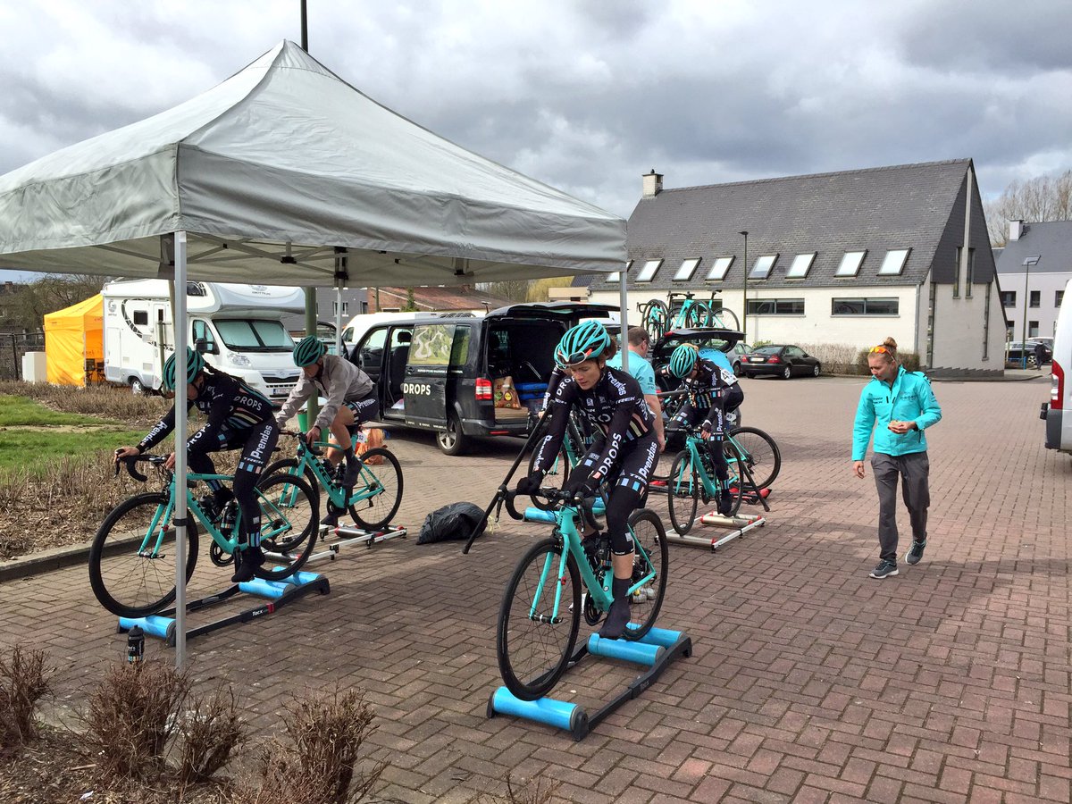 margorj's tweet photo. Warm up #pajothills @dropscycling 🇬🇧  #uci #women #racing #bikes #belgium #swannie #chef #kiwi #colortheroad https://t.co/gKQEUYKTaF