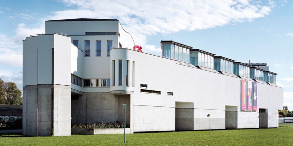#architectureMW #photography #museumweek The Essl Museum was built in 1999 by Austrian star architect Heinz Tesar.