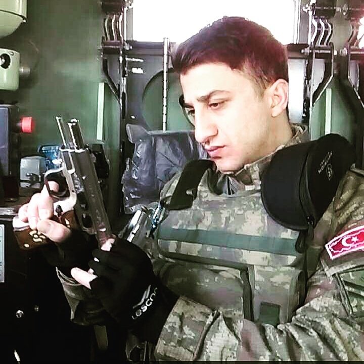 Güne göz acmayi hic istemezsin bazen yada göz acabildigine sevinirsin iste Boyle bisey vatani sevmek ...