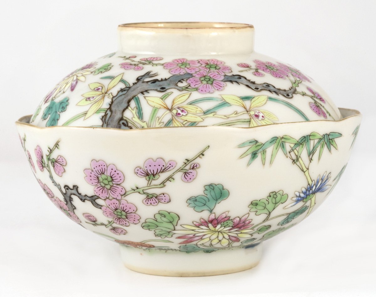 A lidded Spring-themed soup bowl from the Qing Dynasty. #upmuseum #porcelain #qingdynasty #tuks #spring