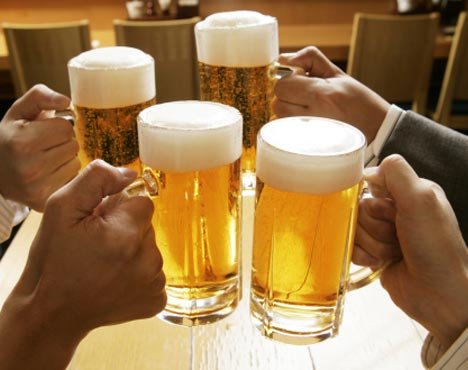 El consumo moderado de cerveza puede ayudar a reducir la hipertensión buff.ly/1RJRXPi