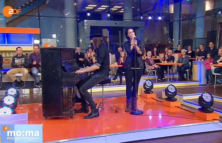 SILBERMOND's tweet photo. Zum Nachgucken >> "B 96" heute morgen bei #ZDFmoma : https://t.co/zX4rnqIClD  :) https://t.co/fP5jqhrdq8