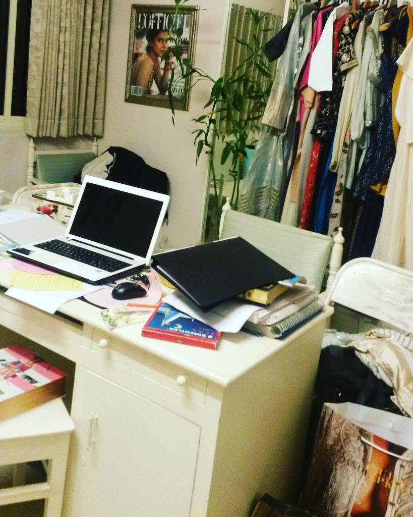 #Noplacetosit seriously!!
#myoffice #hectic #worklife #worklifebalance