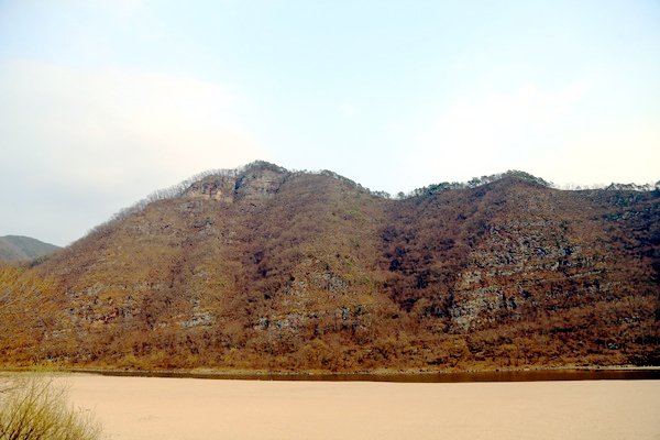 전국의 많은 사진작가들이 배롱나무꽃을 담으려고 많이 찾는 곳!바로 병산서원입니다~병산서원에서 봄꽃 여행해보세요~ #병산서원 #서원건축의백미 #낙동강 #만대루