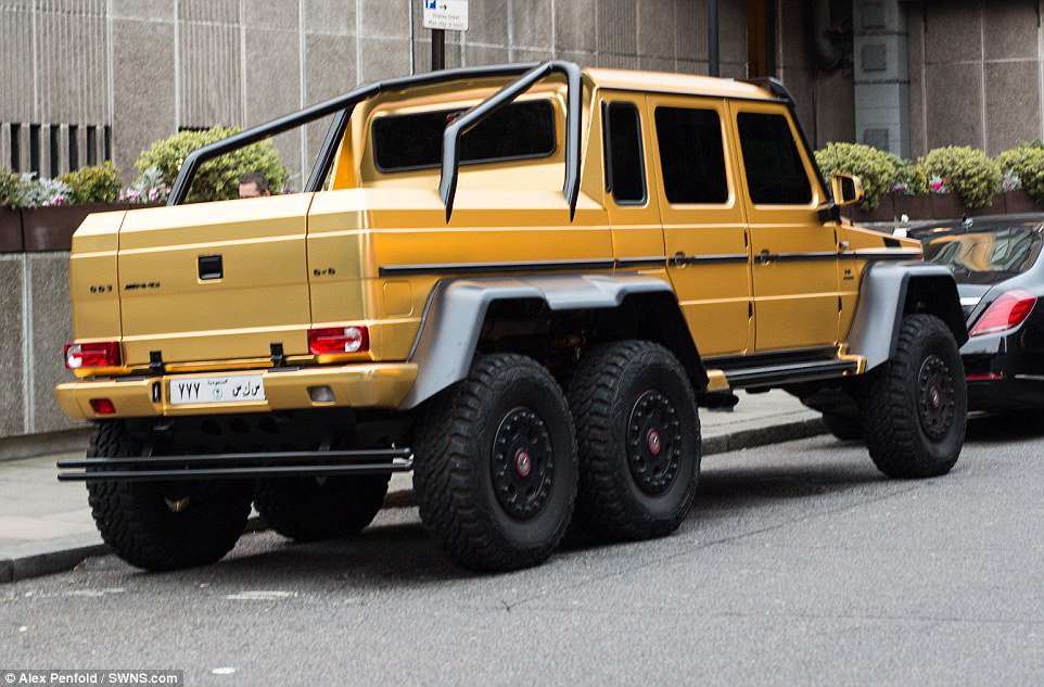 DailyMailUK's tweet image. Saudi owner of £1.5m gold supercar fleet could be SAVING money by getting parking tickets dailym.ai/1PEYOs2