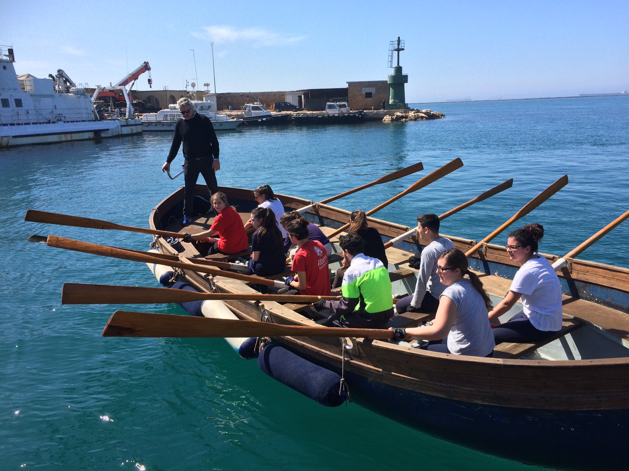 Palio di Taranto on Twitter: "Al via gli allenamenti per il #palio delle #scuole del prossimo 6 maggio. In barca i ragazzi del Liceo #Aristosseno https://t.co/CkeM8wTKdo"