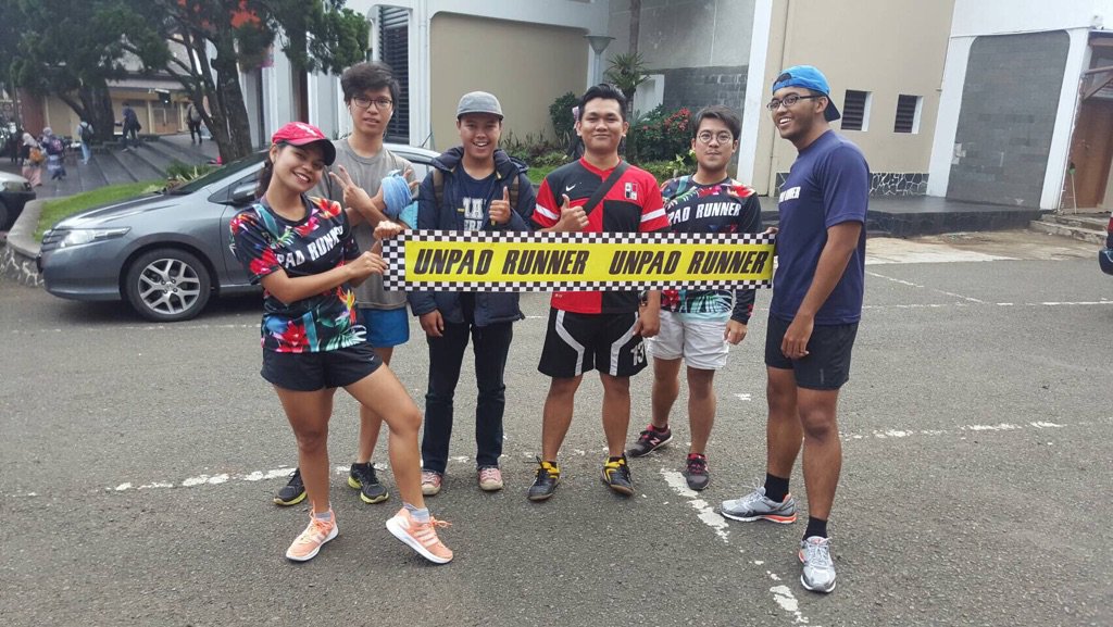 unpadrunner's tweet photo. Before run, thanks Nabil for taking this photo. #weeklyrunUR https://t.co/z8XvYet37q