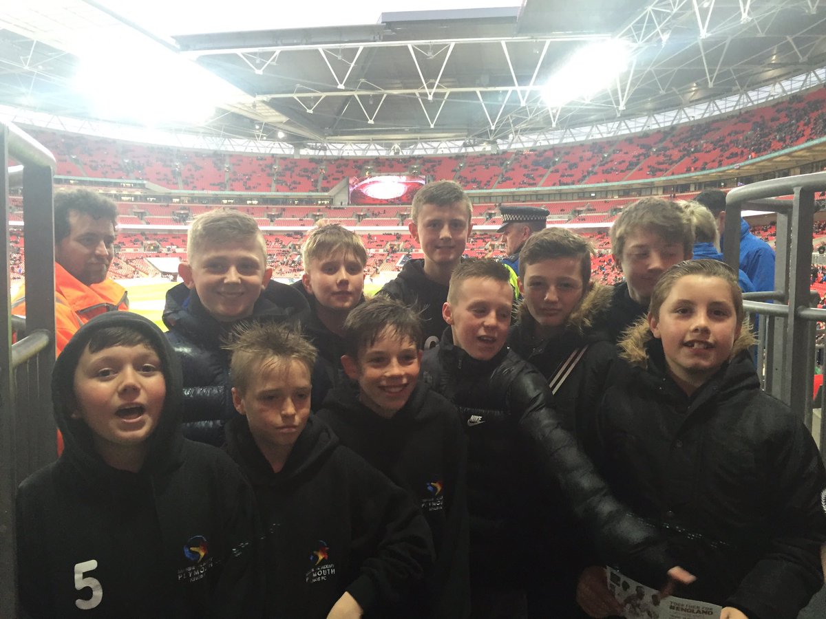 TotallyVAG's tweet photo. @mapfootball Kings 12s enjoy Wembley https://t.co/qAE1JGcBDX