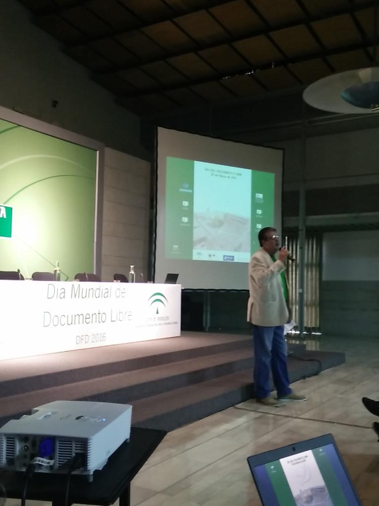 OSLUGR's tweet photo. Aquí levo la PDA, papel de apuntar ;-) #freedocumentday #sevilla https://t.co/H4yPUqjCpS