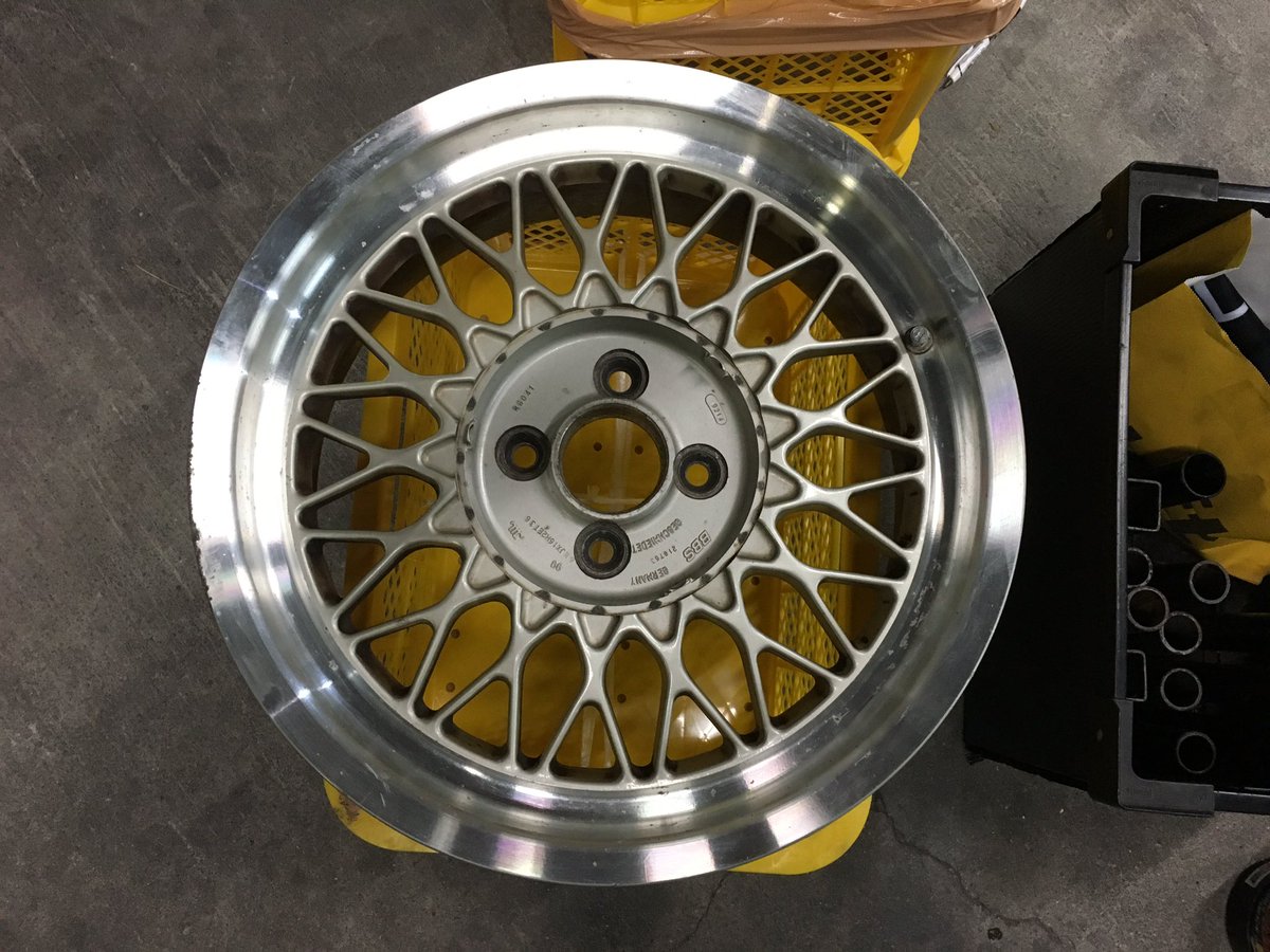 vipklife's tweet photo. BBS RG04116インチ6.5J 100-4H売ります！
中古で買いましたが一度も履くことが無かったです。
センターキャップはBBS新品未使用付きです。

価格はDMにてお問い合わせください。 https://t.co/sjntM4Q6gP