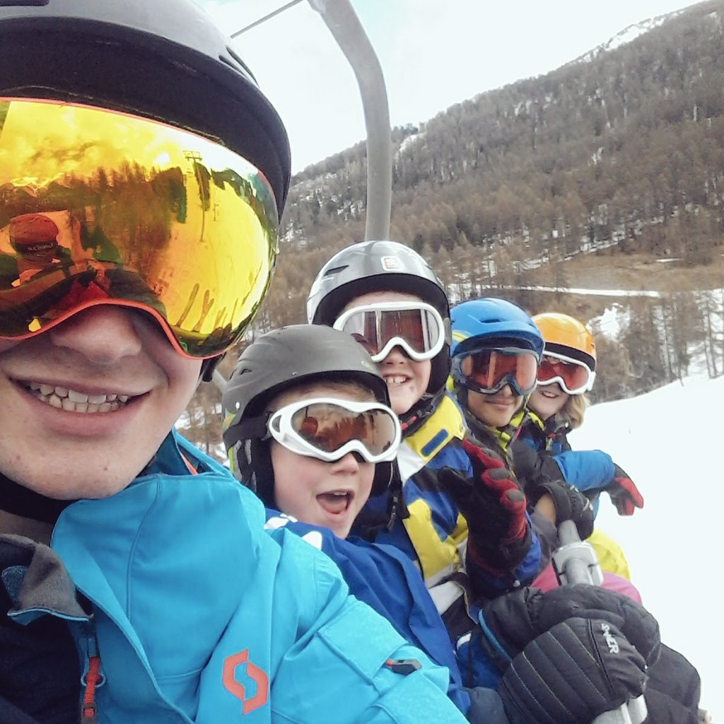 ElementalUK's tweet image. Amazing morning on the slopes with @rgs_js #ski #lesorres #progression #awesome #sun #snow #skiliftselfie #skilife