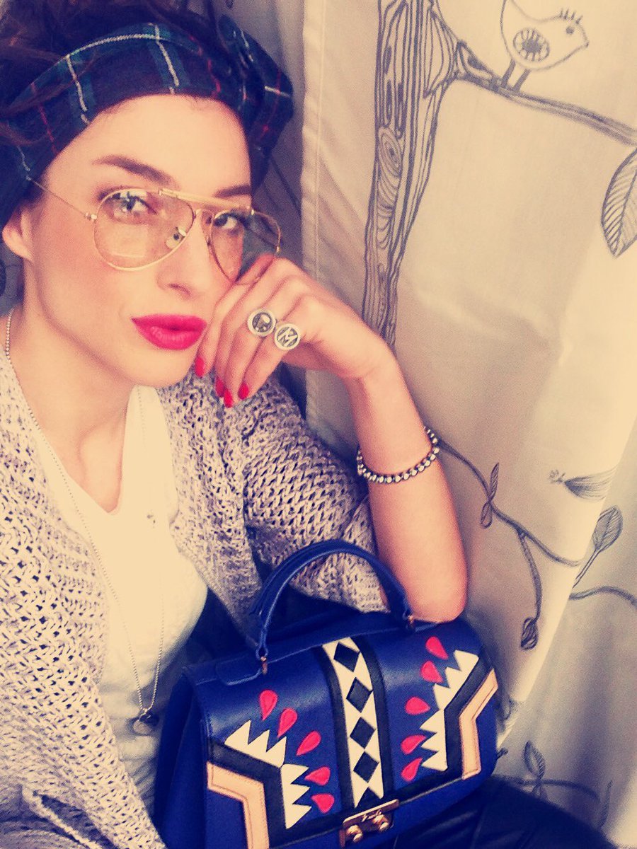 È quasi tutto pronto... #shooting
Special thanks to: 
<a href="/Pomikaki/">Pomikaki</a> &amp; <a href="/ANONYMEdesigner/">AnonymeDesigners</a> 

#unAmicainAffitto