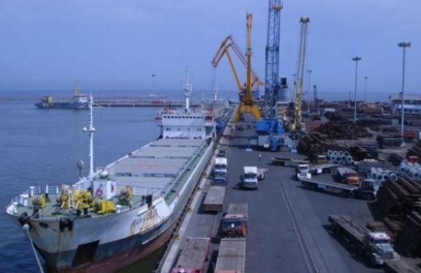 Iran's tweet photo. #Azargoun container #ship dcks @ 2nd station:Port of #Antwerp
https://t.co/76QlahkhaL
#IranDeal #Belguim #Sanctions https://t.co/soWzg6Ew3M
