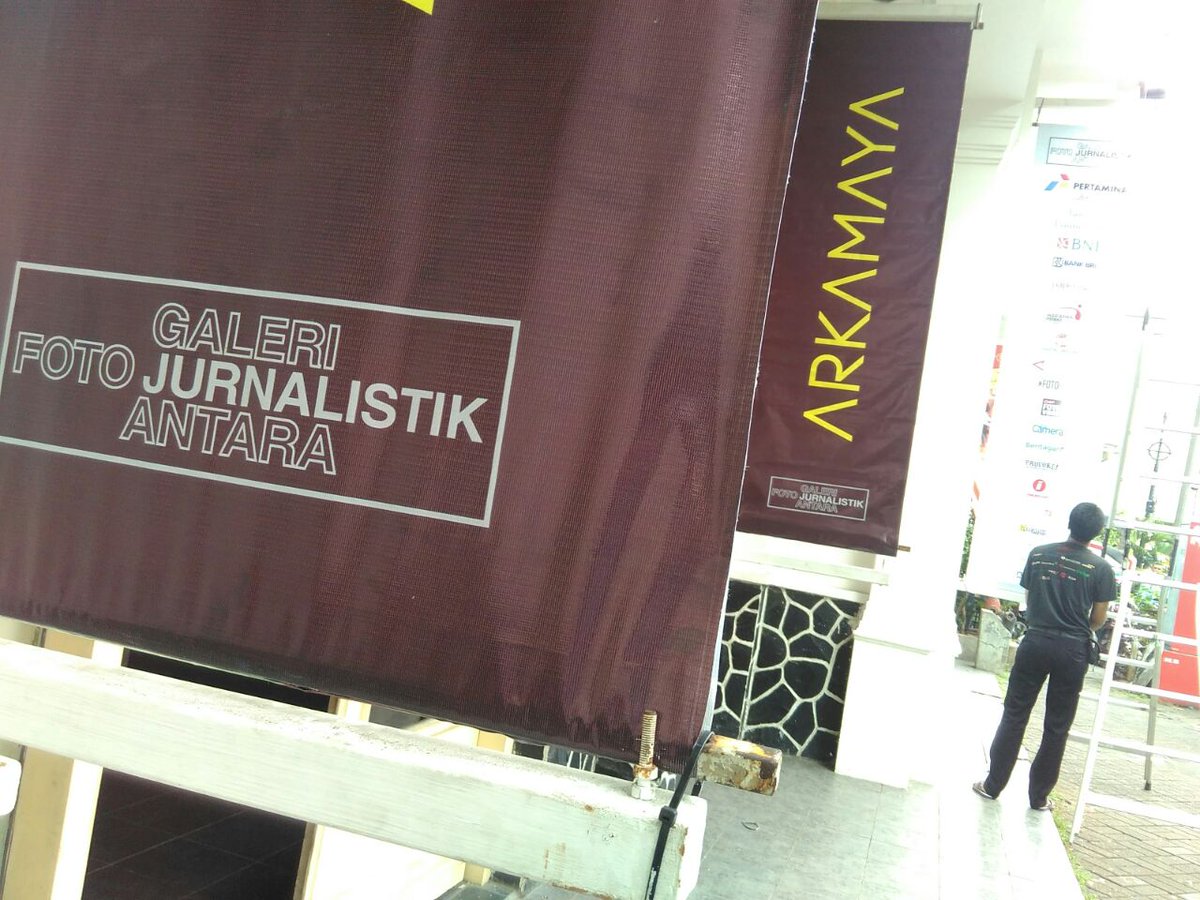 GArkamaya's tweet photo. Pameran Foto Work Shop GFJA XXI @HukumOnline @bungabel https://t.co/uEt6nhcud3