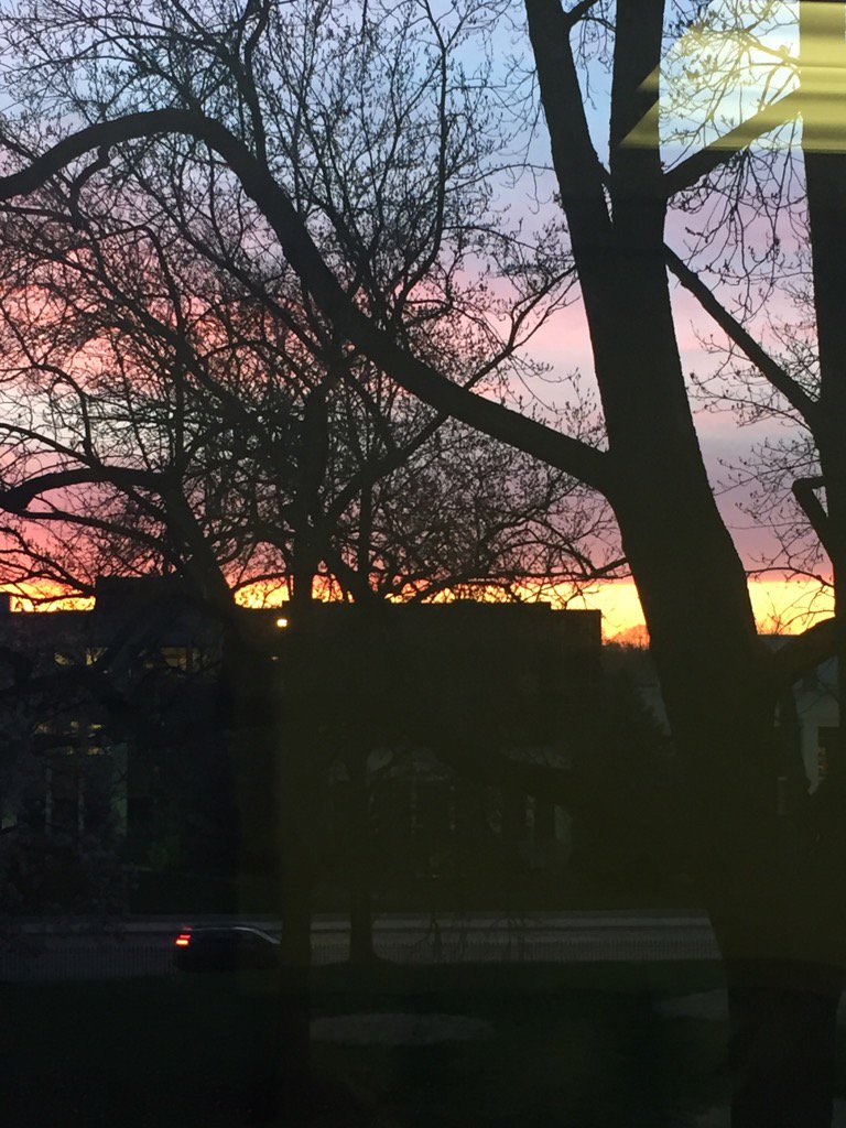 grandpa_greg's tweet photo. Best thing about the hours I work. I get to see this every day.  #sunrise #dailyawesomeness https://t.co/9jp1vtgZH9