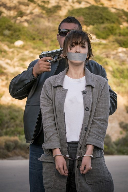 NTMNews's tweet photo. 송혜교, 신원미상의 남성에게 납치! 오늘(30일) 밤도 �� 쉴 틈이란 없다 
KBS 2TV 수목드라마 ‘태양의 후예’ https://t.co/bc64KLioQZ https://t.co/wbAYhsqW89
