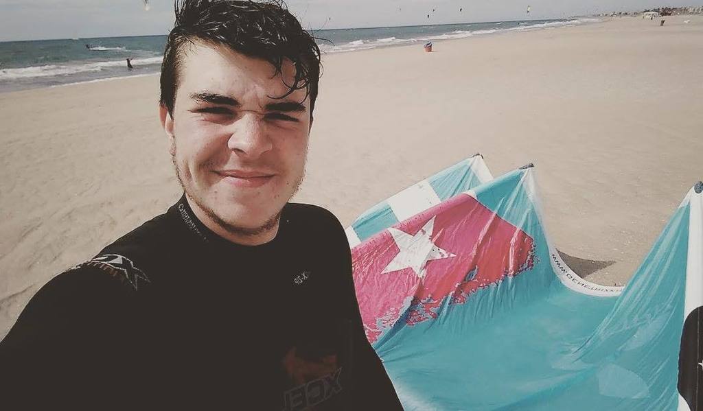weKitesurf's tweet image. •i a vegades la vida ens demostra que té més plans• #kiteday #kitesurf #kiteboy #trast #frasesdecançons #kiteche #c…