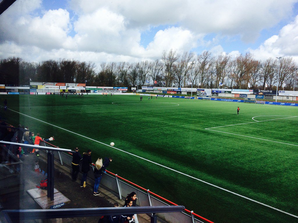 excelsiormjeugd's tweet photo. Schoolvoetbaltoernooi voor groep 7 is onder een stralende zon begonnen bij Excelsior M. https://t.co/lOnIHMI7G7