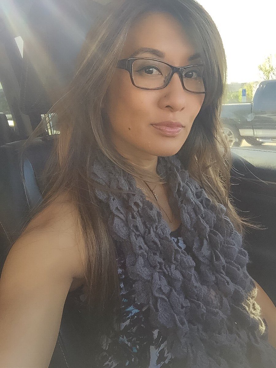 kianaphi's tweet photo. Sunroof and sleeveless with a scarf? Yep, only in #SoCal. LOL!! 🌤#scarfme #armsneedtobreathe #getrays https://t.co/0CFSTlNae3