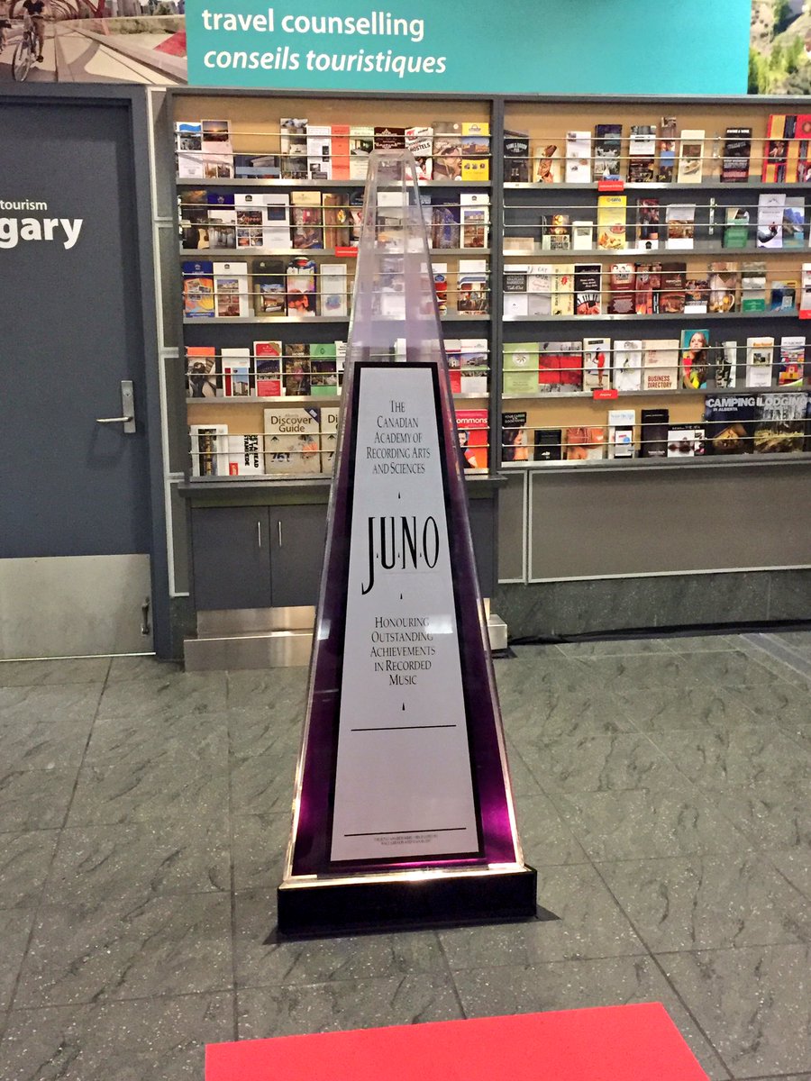 TheJUNOAwards's tweet image. The #JUNOS have arrived! Check out what's greeting visitors at the #YYC airport!