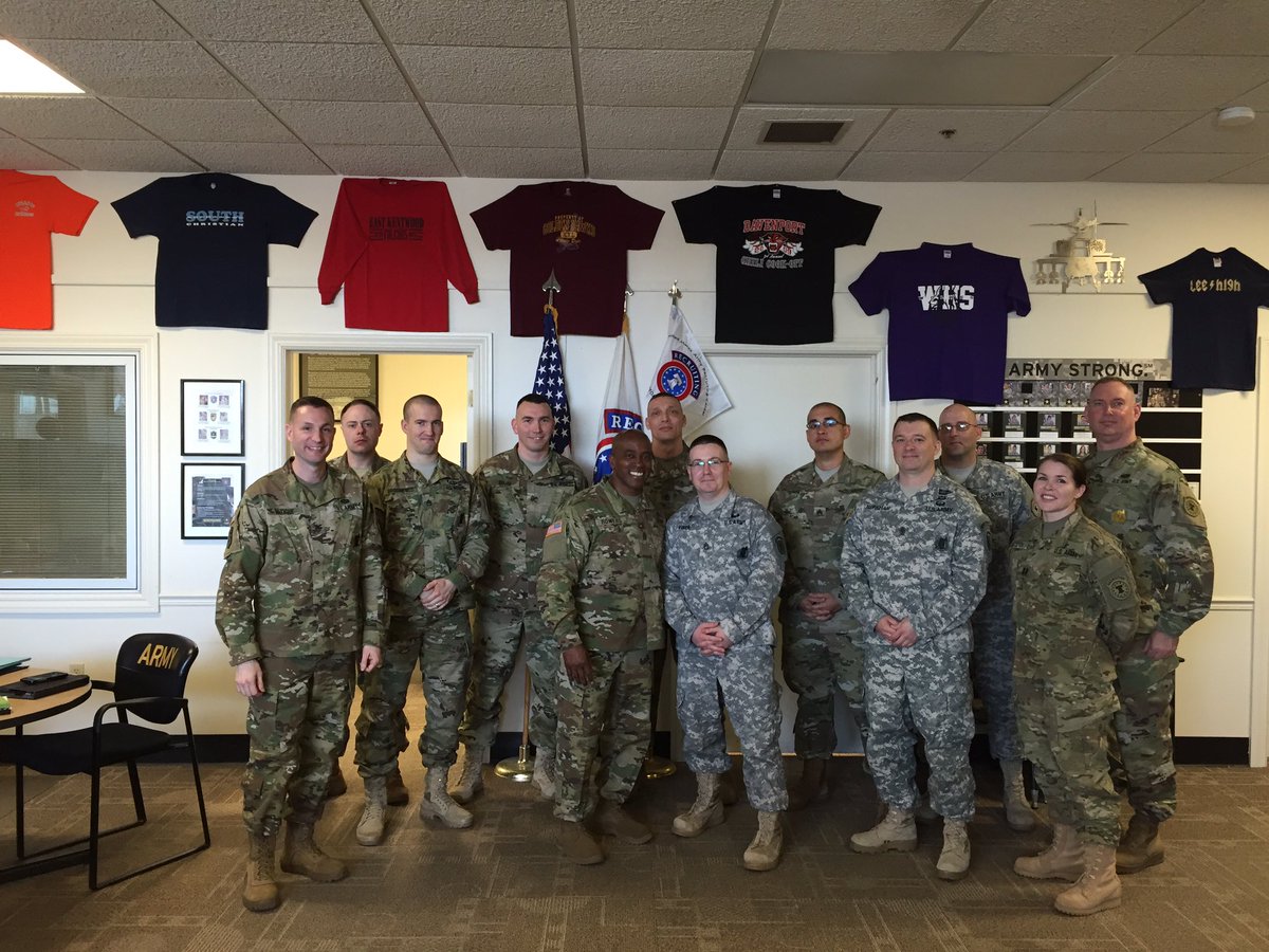 Wolverine_CSM's tweet photo. Marauder 6&amp;7 visiting Grand Rapids RCTG Company!!! #leadership #putemboots #why not us https://t.co/EvL58x16m1