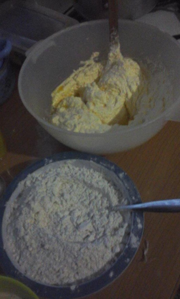 AmablueQ's tweet photo. Some ingredients we add tho just so we can achieve a great taste #Brandy #lemonrind #cakesbyamablueq @apiorkor https://t.co/AQIgm4j6Jx
