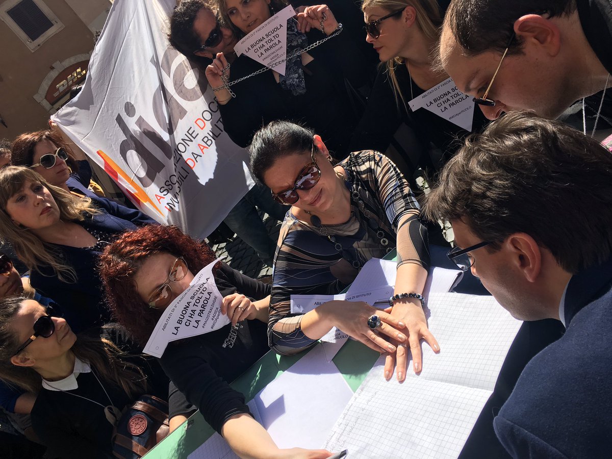agenparl_lazio's tweet photo. Lettera precari scuola Mida Adida contro la buona scuola del Governo @matteodallosso @Mov5Stelle https://t.co/rsC64VRkYq