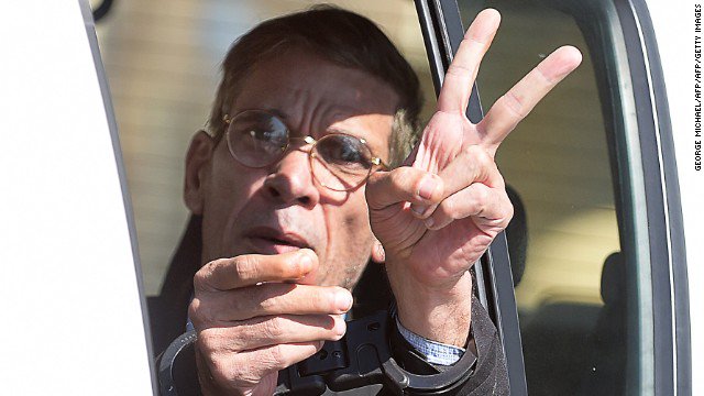 Man who hijacked EgyptAir flight on Tuesday confesses in court, Cyprus police say. cnn.it/25wbEEq