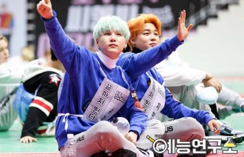 Chim_Chim_Koala's tweet photo. El Suga del Jimin del Yoonmin Santo, Amén https://t.co/jeVTPFfNre