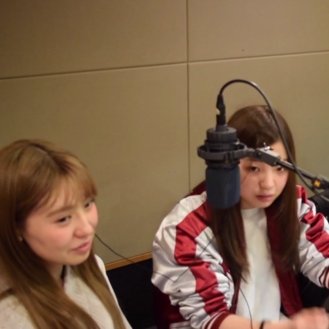 GOLDEN_0918's tweet image. 佐武さんと村田さん、ヘッドフォン足りないからイヤホンをシェアしてる。
#9nine #9nineplus