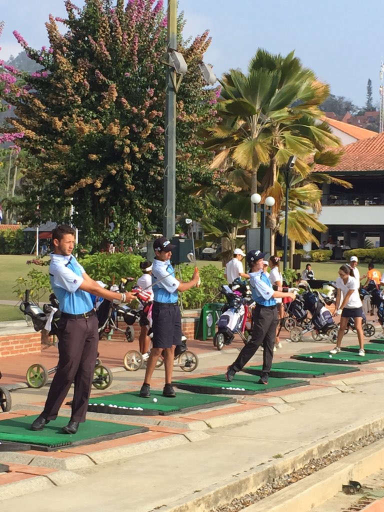 RubenLlanesGolf's tweet photo. Sudamericano Juvenil Venezuela #TeamUruguay calentando antes de su primer vuelta. https://t.co/3Uf1jjAbGp