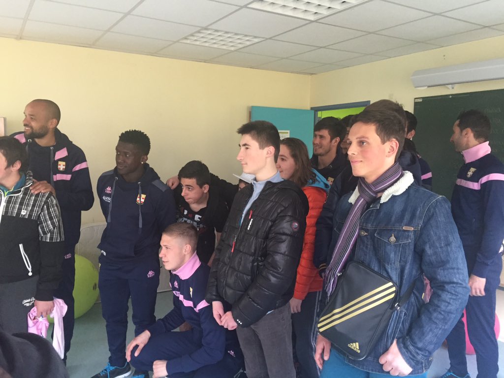 ETGfc's tweet photo. Cap sur l'IME les Cygnes de Thonon pour une visite de l'établissement ! #CapFoot #ETGFC https://t.co/TxNDsdiBEm