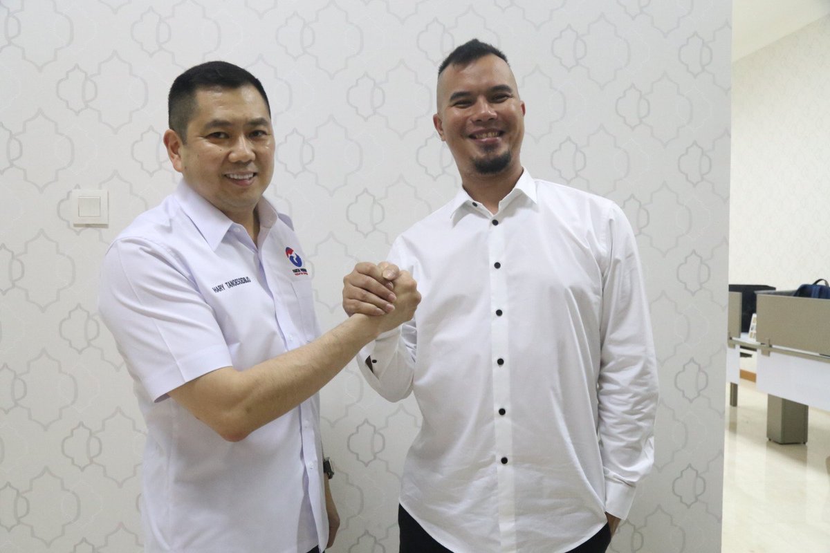 Menerima silaturahmi Ahmad Dhani di kantor DPP Partai Perindo. Jakarta, Rabu 30 Maret 2016