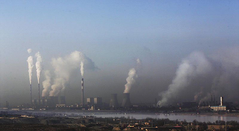 ClimateHome's tweet photo. New fossil fuel plants post 2017 risk 2C warming limit, says @oxmartinschool study https://t.co/GNawIAGXx7 #climate https://t.co/xquRmN9uLd