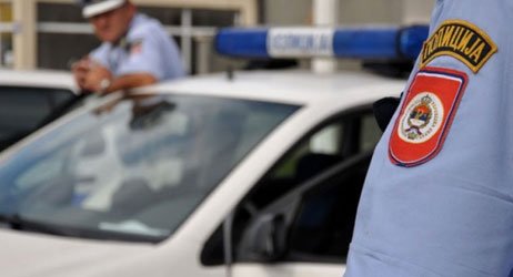 rastusa01's tweet photo. Dan otvorenih vrata za učenike #policija #skola #teslic #cecava #ucenici

https://t.co/nEFvDD3ov3 https://t.co/zicxElBj4W