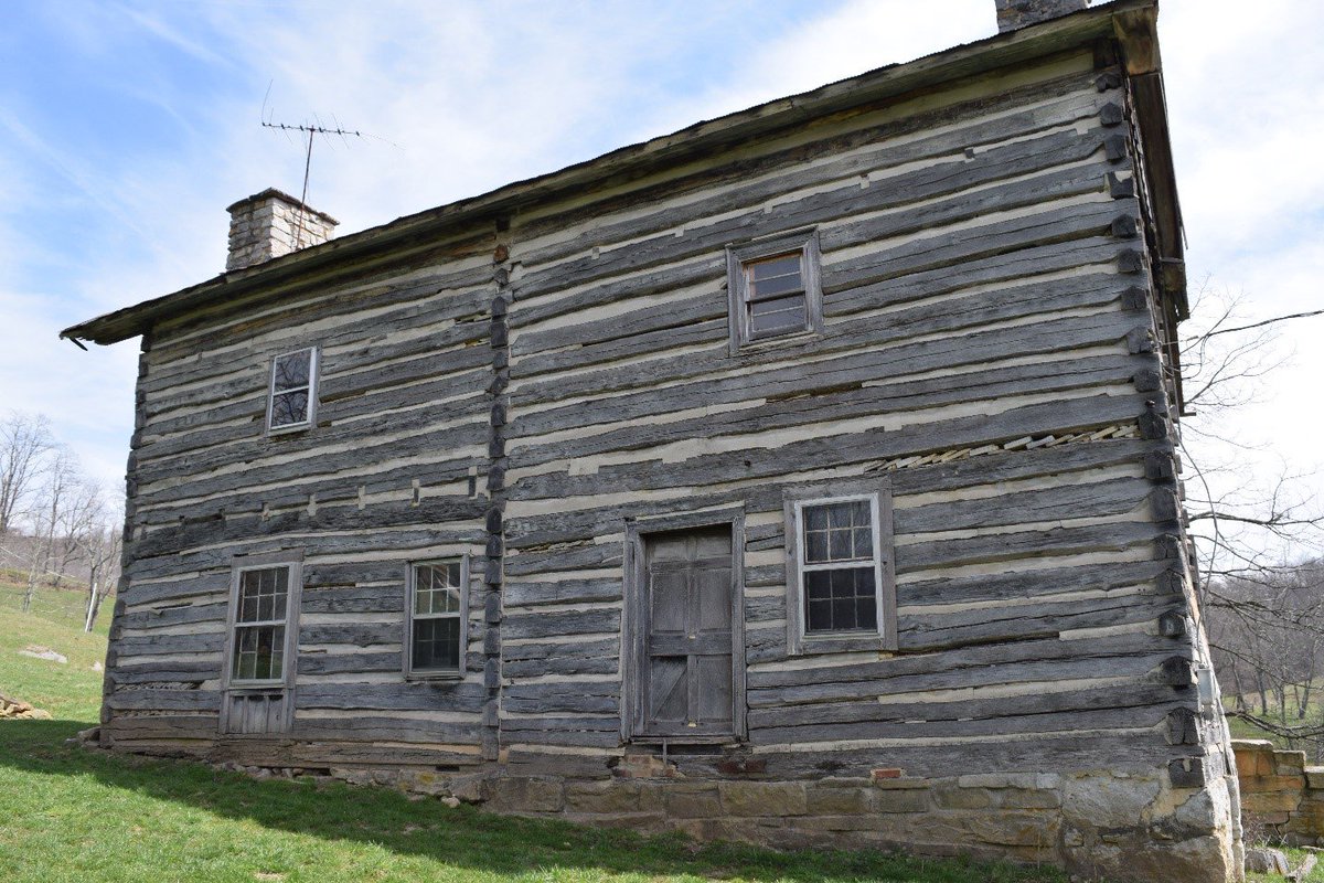 HistoricTimbers's tweet photo. Check out this log house! What a beauty. Wanna know how old? Stick with us to find out! #treerings #WV #Greenbrier https://t.co/RSOTM0MfWi