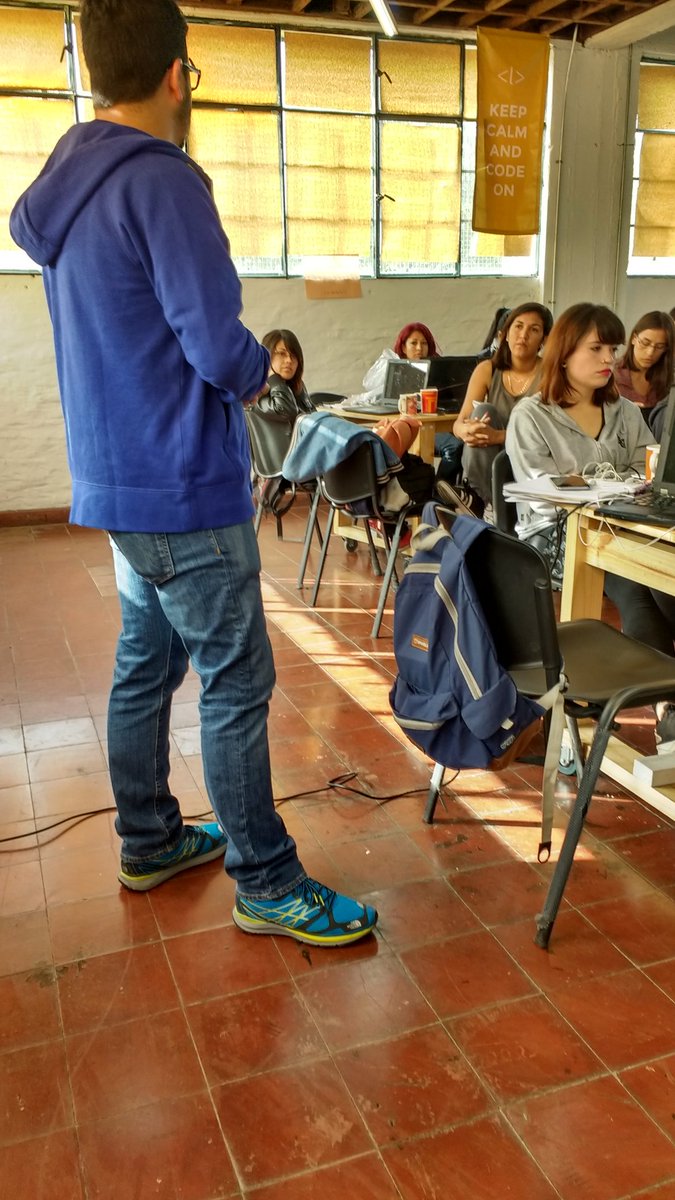 iamblancaperez's tweet photo. Hoy en @Laboratoriacl nos visita Marco Gallardo para hablarnos un poco de yapo.cl #vamosCoders #MujeresCoders https://t.co/lAIHXgyeAc
