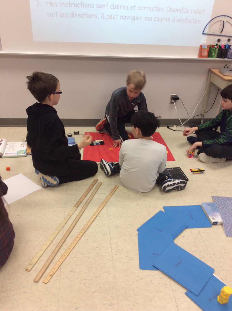 ds56efsl's tweet photo. Monte, descend, tournez a gauche..giving directions to dash &amp; dot is so much more fun! @SCDSB_LandT @ArdaghBluffsPS https://t.co/RryvN14Xpk