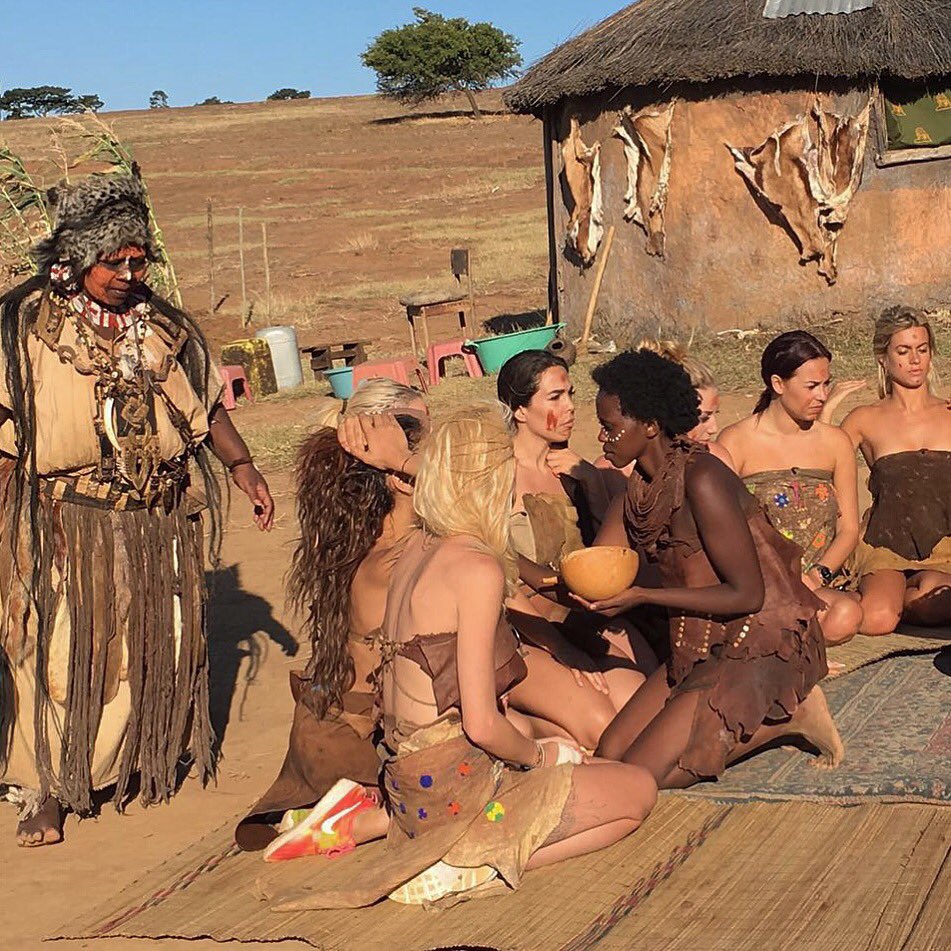 JessicaThivenin's tweet photo. Ce soir rdv dans la tribu #LeGrandPiège #lmsa merciii a  @Stephaniiie_d mon amie ça mais aussi une garce 😂😂🙏🏼🙏🏼 https://t.co/ogRP2xhnpS