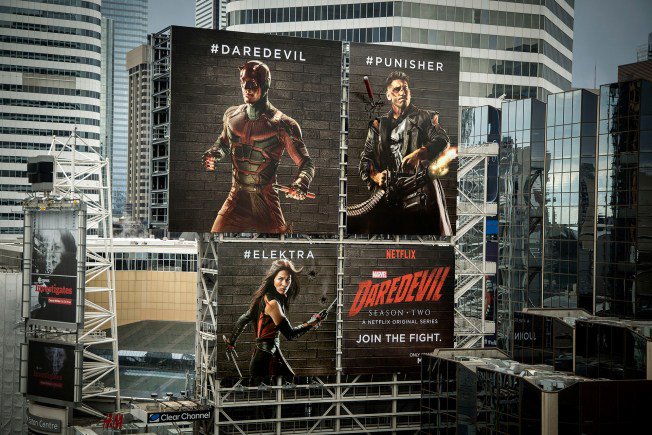 Filsde_pub's tweet photo. Dardevil et les panneaux publicitaires #Dardevil #Netflix #DDBVancouver #Billboards #Toronto https://t.co/VJ9sgMMKaz https://t.co/kp9T1KKuww