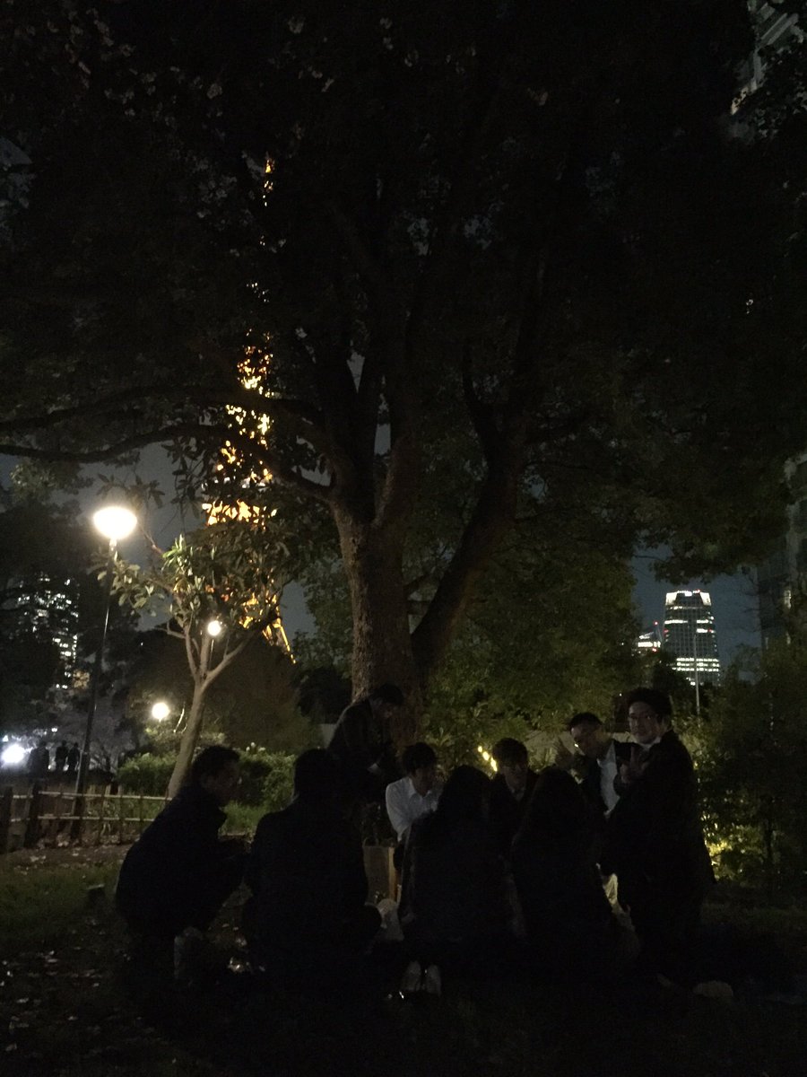 KTeighty_seven's tweet photo. 手前に桜、奥に東京タワー
花より団子☆
こっちのつぼみも満開になれ( ´ ▽ ` )ﾉ https://t.co/x1vDyz1zGV