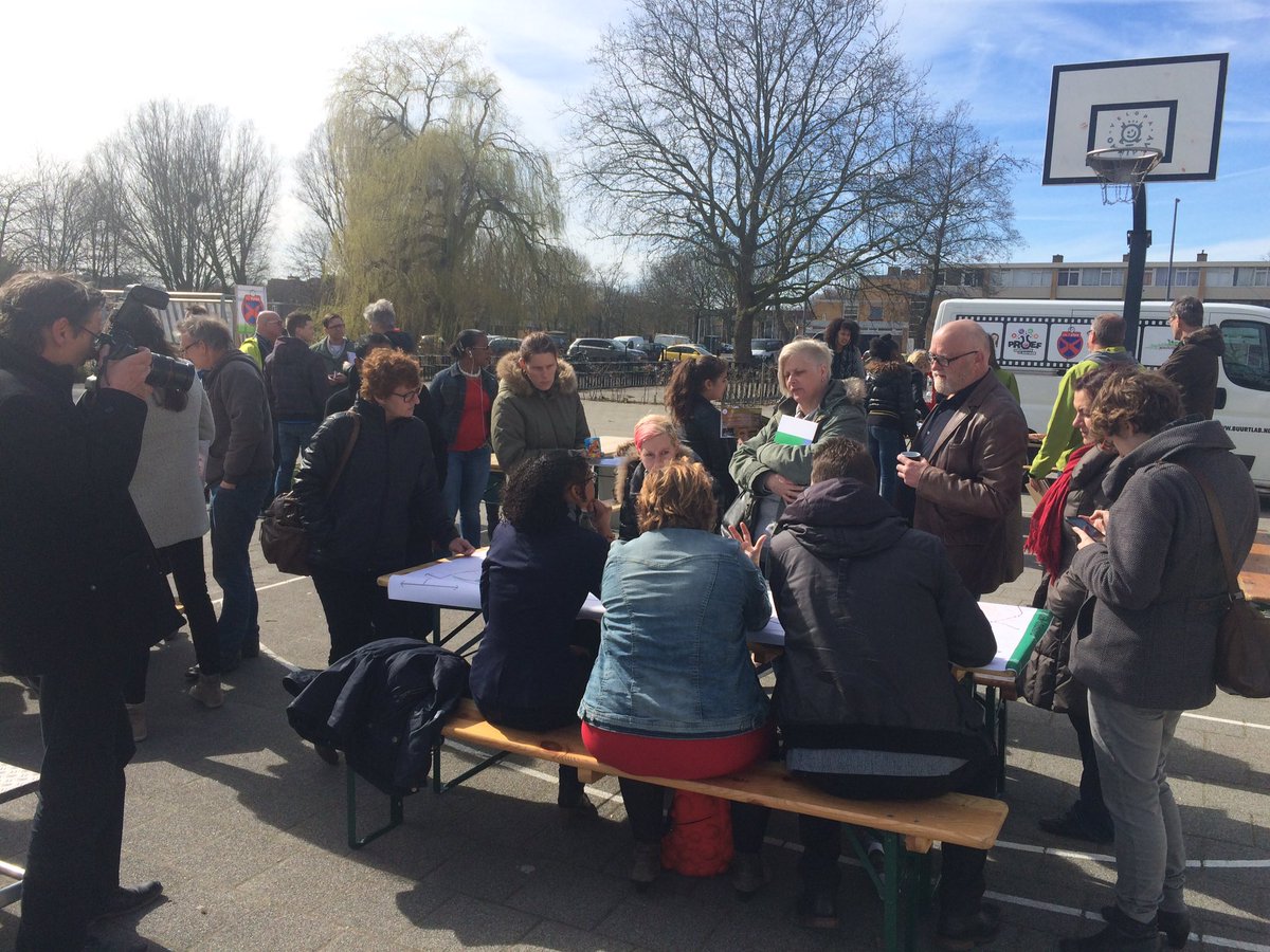 RBijnaar's tweet photo. Bijeenkomst in Oudeland #Hoogvliet #gemeente #Rotterdam over de plannen voor de wijk https://t.co/JsyN4m2Gby