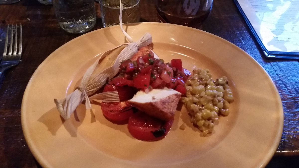 VeggieLoves's tweet photo. Amazing time @vandermill last night ♡ Delicious veggie options paired w/ Cider...staff was wonderful ♡ https://t.co/csb7lZSbor