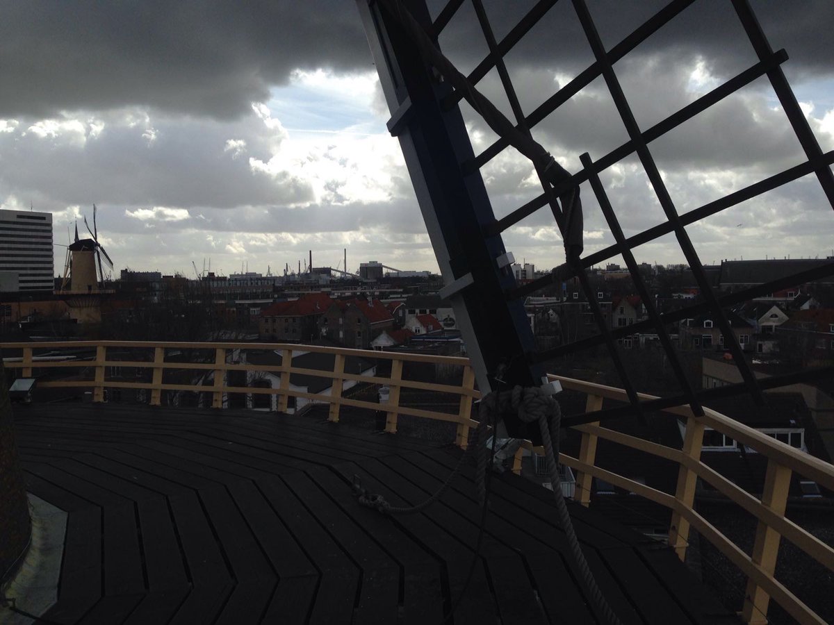 Heeft u het al gezien? De Schiedamse molens staan in de vreugd vanwege de geboorte van een molenaars(klein)dochter!