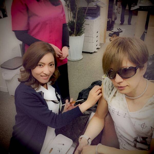 Uzivatel Dear Lovers Na Twitteru 北新地おもてなし医院ブログ Gackt様がご来院くださいました T Co 2di3ggbskd ツアー中 体を痛めつけているgacktさん ニンニク注射とプラセンタ注射 そして二日酔い防止薬 Gackt T Co Aifg6hwv1v