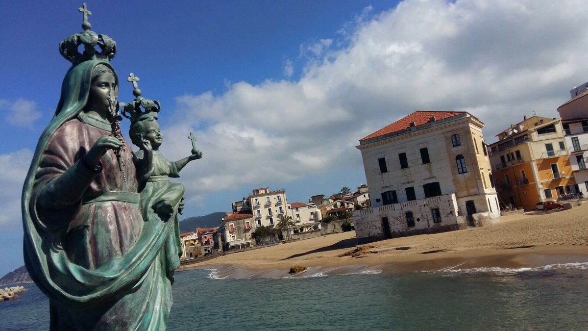 Le magie di #castellabate... Amiche pronte a scoprirla? #casazarotti <a href="/CasarottoMarina/">Marina Casarotto</a> @campaniaBT <a href="/Viaggiamodomio/">Mangia Dormi Viaggia</a>